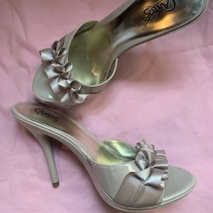 Carlos Santana Neutral Patent leather heel